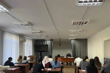 
Карьера начинается с лета: студенты ДГПУ осваивают профессию вожатого
